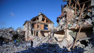 L’Ukraine sous le feu : 600 000 personnes sans électricité et attaques mutuelles avec la Russie