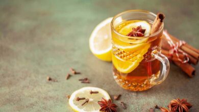 La cannelle et le miel : un remède naturel pour soulager les symptômes du rhume