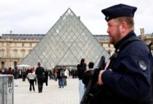 L’extrémisme frappe aux portes de la France en pleine crise politique