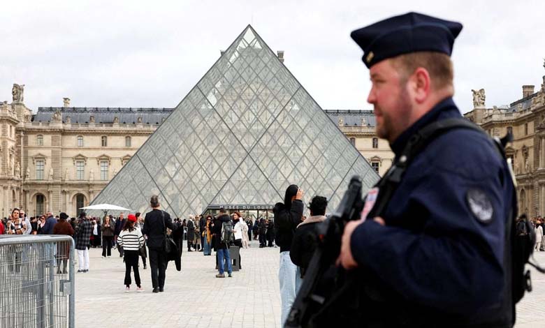 L’extrémisme frappe aux portes de la France en pleine crise politique