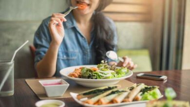 Pourquoi devriez-vous prendre votre dîner plus tôt en hiver ?