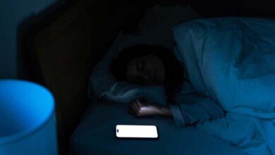 Dormir avec son téléphone à proximité : un risque pour la santé à long terme