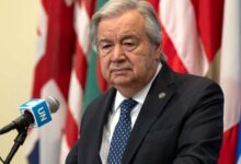 Guterres condamne la défération de fonctionnaires onusiens devant les tribunaux houthis et appelle à leur libération immédiate