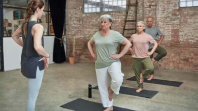 Se tenir sur une seule jambe : un exercice simple pour renforcer votre cerveau