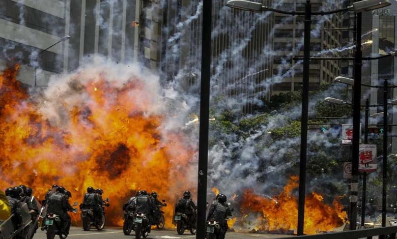 Explosions puissantes secouent Caracas… et le Venezuela dénonce une attaque américaine 
