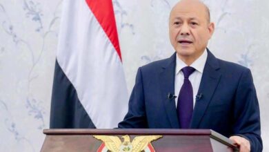 Les décisions d’Al-Alimi brouillent la scène yéménite… et les Frères musulmans réorganisent leurs rangs