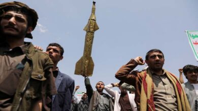 Domination par l’intimidation : les Houthis imposent leur idéologie par la force des armes