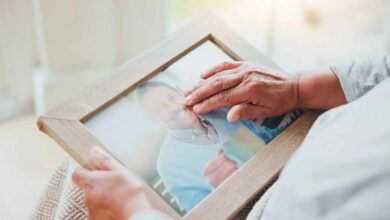 Étude révélant les mécanismes cérébraux derrière la tristesse persistante après la perte d’un être cher