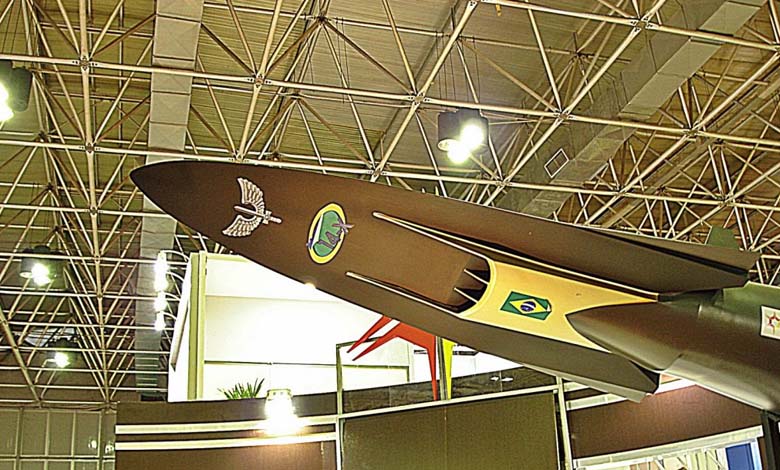 Gripen : le Brésil dévoile son premier chasseur supersonique fabriqué localement