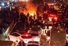 L’Iran resserre son emprise sur la rue et intensifie les bombardements nocturnes sur plusieurs fronts