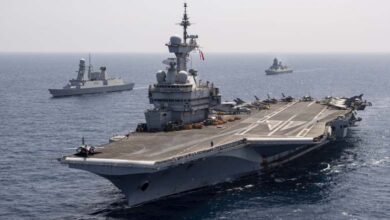 Le Charles de Gaulle vers la Méditerranée… soutien aux alliés et endiguement des risques d’escalade dans la région