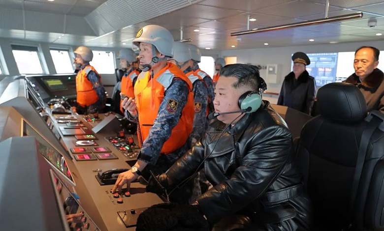 Le nucléaire maritime… Kim inspecte un destroyer et supervise un essai de missile au moment de la guerre avec l’Iran