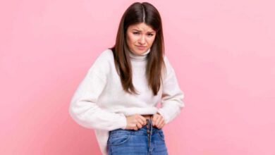 Vêtements qui deviennent soudain trop serrés : un signe précoce de maladie chronique