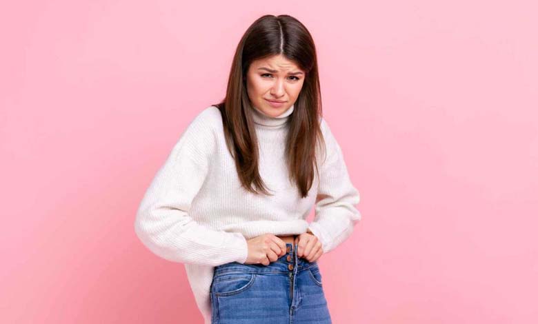 Vêtements qui deviennent soudain trop serrés : un signe précoce de maladie chronique