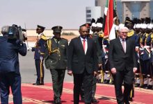 Al-Burhan critique l’Allemagne pour l’organisation d’une conférence de soutien au Soudan sans concertation