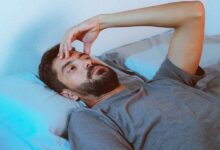Le réveil fréquent pendant la nuit : comprendre les facteurs biologiques derrière les troubles du sommeil