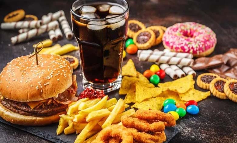 Les aliments ultra-transformés peuvent-ils augmenter le risque de déclin cognitif ? Analyse des mécanismes et des enjeux pour la santé cérébrale