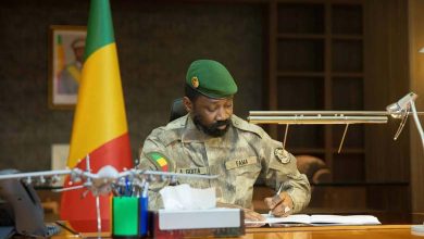 Première apparition officielle du chef du conseil militaire au Mali depuis les attaques de samedi 