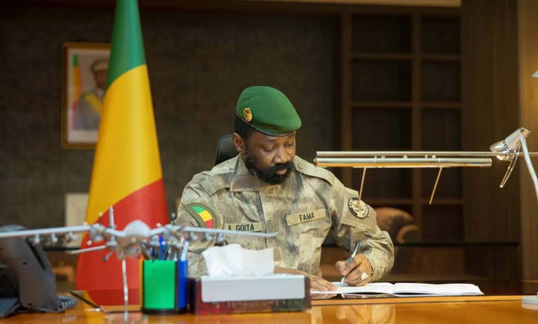 Première apparition officielle du chef du conseil militaire au Mali depuis les attaques de samedi 