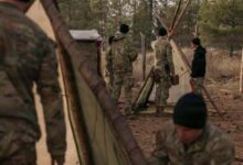 S’entraîner à manger des insectes… Les secrets de survie d’un pilote américain en 4 lettres