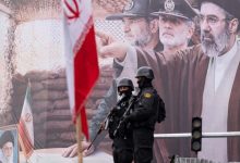 Un visage défiguré et une jambe manquante : nouveaux détails sur la blessure du guide de l’Iran