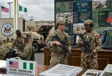 Washington autorise les employés de son ambassade au Nigeria à quitter le pays… Abuja réagit