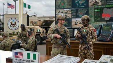 Washington autorise les employés de son ambassade au Nigeria à quitter le pays… Abuja réagit