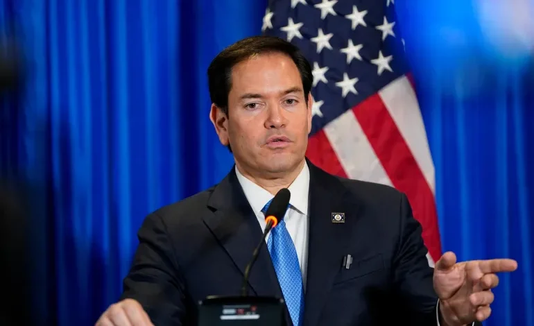 Aucun échappatoire : Rubio menace l’État défaillant tandis que le Nimitz renforce le blocus
