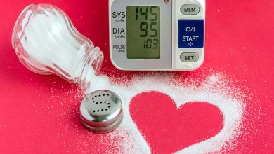 Comment le sodium augmente-t-il le risque d’hypertension artérielle ? Analyse des mécanismes physiologiques et des implications pour la santé