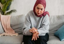 Des gestes quotidiens simples pour réduire les symptômes de l’eczéma pendant l’été