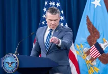 Hegseth : nous sommes prêts à reprendre les frappes contre l’Iran si aucun accord n’est trouvé