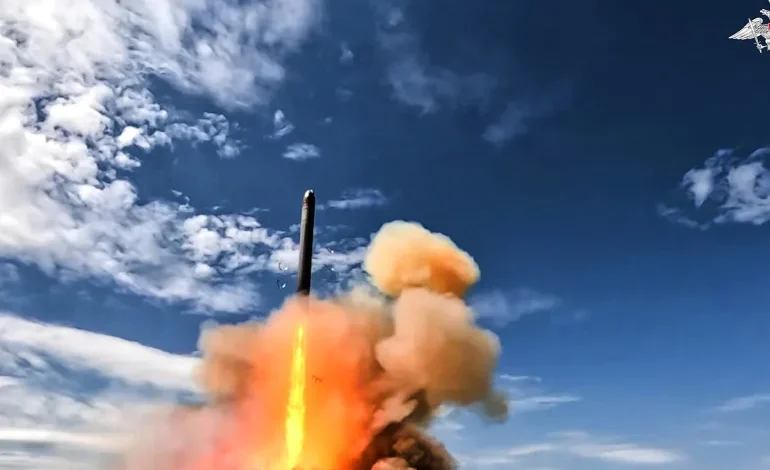 La Russie élève le seuil de la dissuasion nucléaire… le Sarmat prêt avec une portée dépassant 35 000 kilomètres
