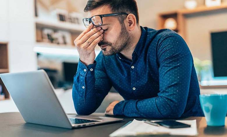 La pression professionnelle chronique : une cause silencieuse et sous-estimée des maux de tête récurrents