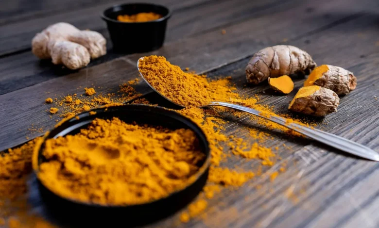 Le curcuma aide-t-il réellement à arrêter les saignements ? Des médecins apportent des précisions