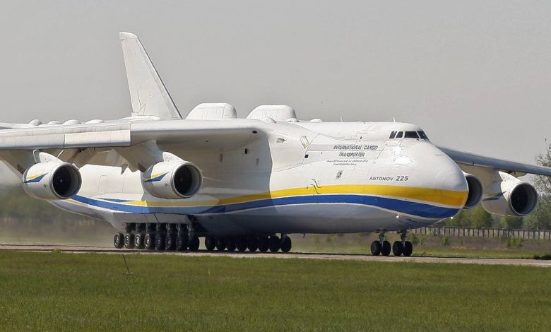 Un avion ukrainien transportant des explosifs suscite une alerte sur la route vers la Libye : immobilisation temporaire