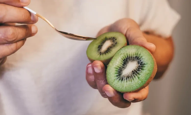 Deux kiwis par jour : une solution naturelle pour favoriser le transit intestinal