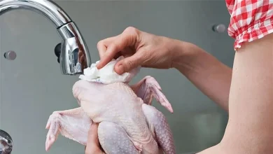Faut-il laver le poulet avant la cuisson ? Une nutritionniste explique la vérité