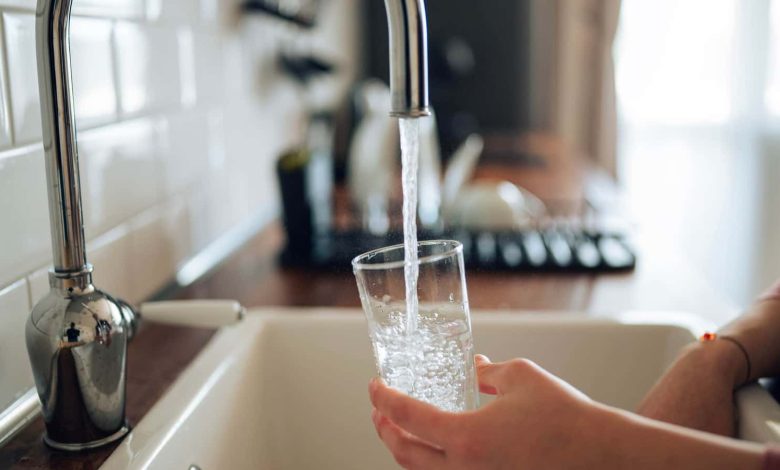 La température de l’eau pourrait influencer l’hydratation et la digestion : ce que dit la science