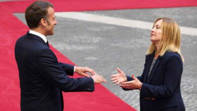 L’ancienne rivalité et la dernière opportunité : le différend avec Trump rapproche Macron et Meloni