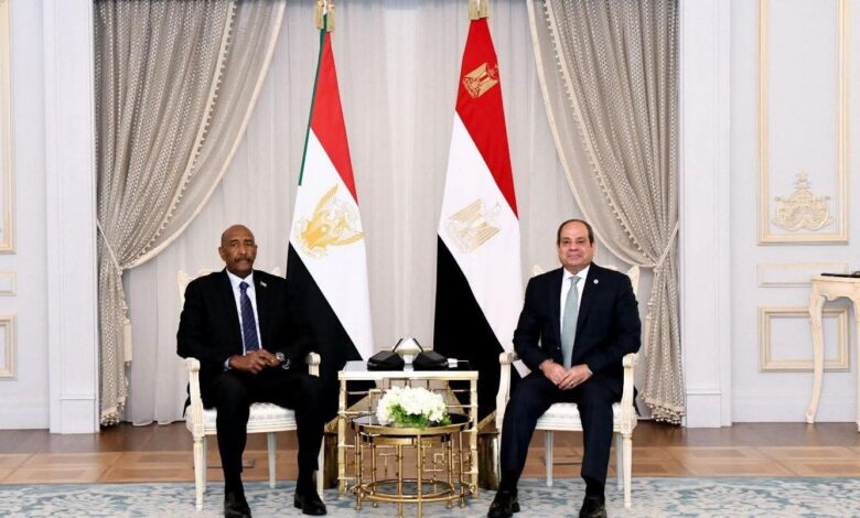 Le Caire et Khartoum : comment les politiques égyptiennes ont-elles contribué à compliquer la crise soudanaise et à prolonger le conflit ?