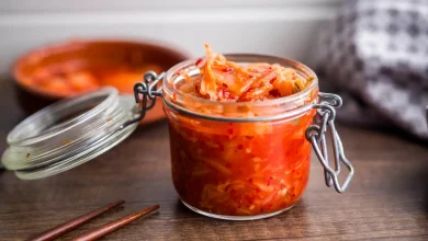 Le kimchi pourrait aider l’organisme à éliminer les microparticules de plastique : ce que suggèrent les recherches récentes