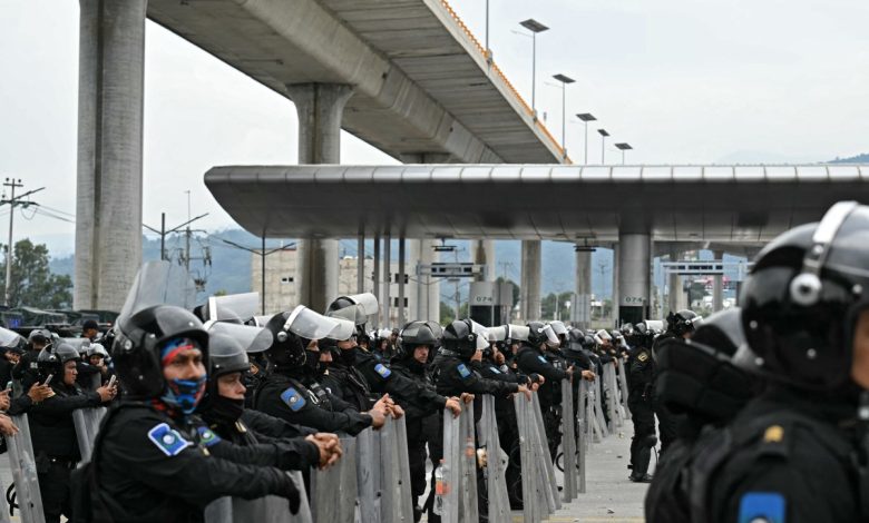 Les manifestations de rue, la crise des visas et des billets ternissent la joie de l’ouverture du Mondial