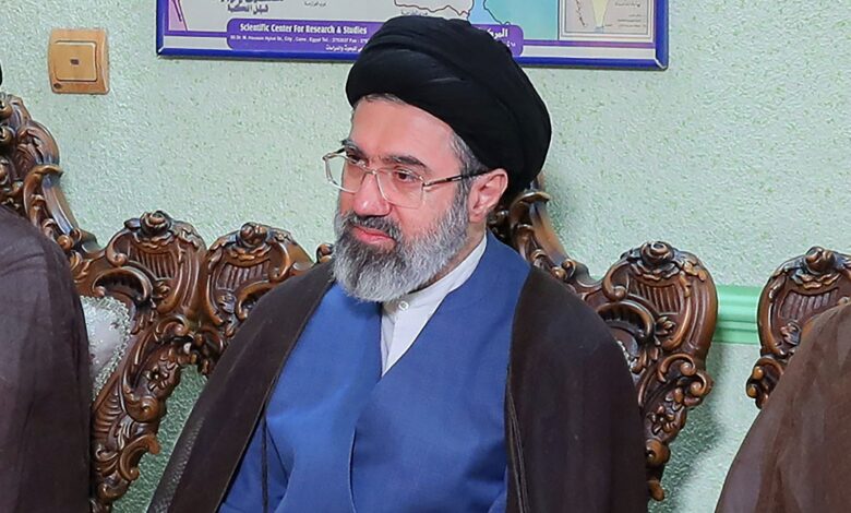 Quelques minutes qui ont secoué l’Iran… une diffusion en direct interrompue soudainement après des messages secrets attribués à KhameneiQuelques minutes qui ont secoué l’Iran… une diffusion en direct interrompue soudainement après des messages secrets attribués à Khamenei
