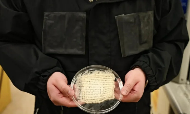 Une veste intelligente qui presse l’humidité de l’air pour étancher votre soif !