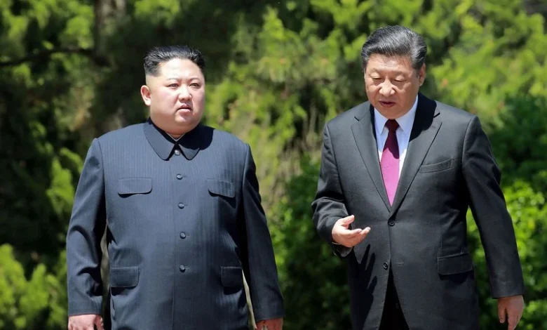 Visite rare chez un allié proche : Xi reçu par Kim après sept ans d’absence