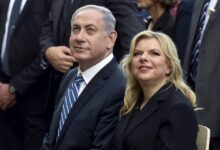 À cause de toi, je me suis disputée avec les gens… L’épouse de Netanyahu lui crie dessus