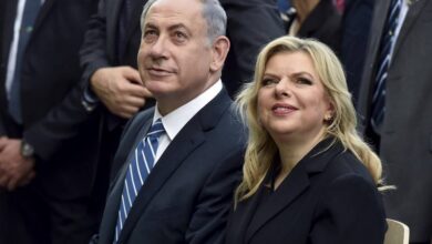 À cause de toi, je me suis disputée avec les gens… L’épouse de Netanyahu lui crie dessus