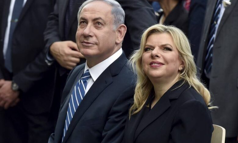 À cause de toi, je me suis disputée avec les gens… L’épouse de Netanyahu lui crie dessus