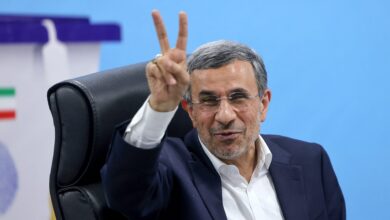 Ahmadinejad réapparaît après avoir été donné pour mort lors des funérailles de Khamenei
