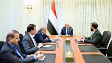 Al-Alimi révèle une coordination avec l’Arabie saoudite pour sécuriser les voies navigables
